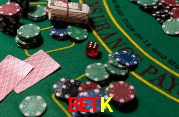 Interfaz de la app móvil BETK en un smartphone moderno